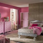 Спальня в розовом цвете.