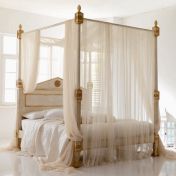 Двуспальная кровать с балдахином в светлом лаке