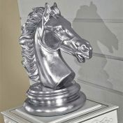 Классическая скульптура головы коня 