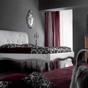 Классическая спальня с двуспальной кроватью