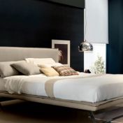 Минималистическая кровать VOLA