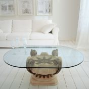 Столик с овальной столешницей из стекла от фабрики Tonin Casa
