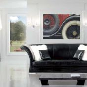 Черный кожаный диван и столик от Poles Salotti.