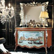 Комод украшенный росписью и зеркало