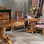 Мягкие стулья и боковой столик из коллекции Prestige.