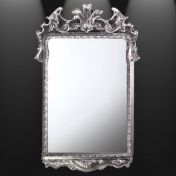 Восхитительное зеркало в серебристой раме